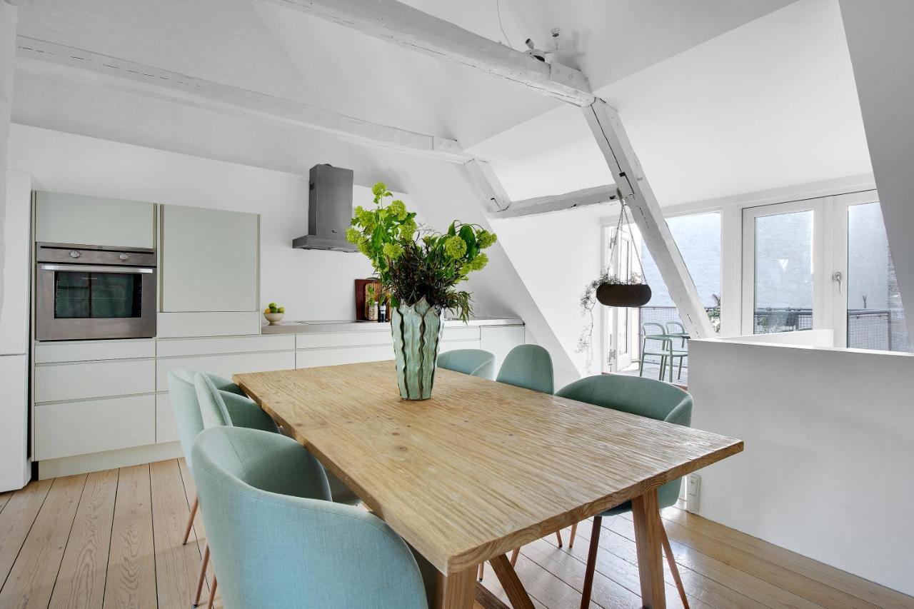 קופנהגן Sanders Main - Endearing Two-Bedroom Duplex Apartment With A Balcony Next To Magical Nyhavn מראה חיצוני תמונה