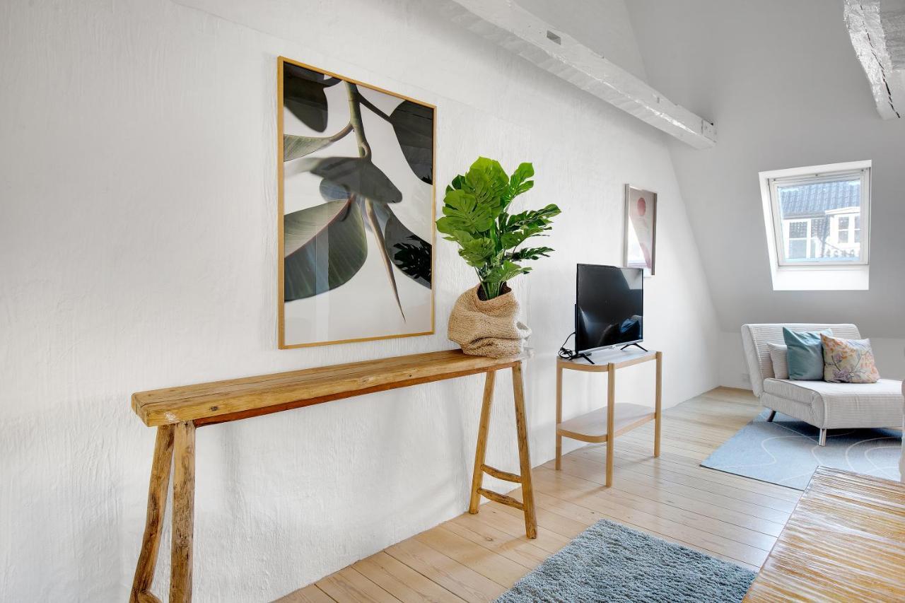 קופנהגן Sanders Main - Endearing Two-Bedroom Duplex Apartment With A Balcony Next To Magical Nyhavn מראה חיצוני תמונה