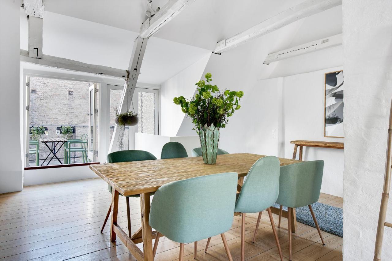 קופנהגן Sanders Main - Endearing Two-Bedroom Duplex Apartment With A Balcony Next To Magical Nyhavn מראה חיצוני תמונה