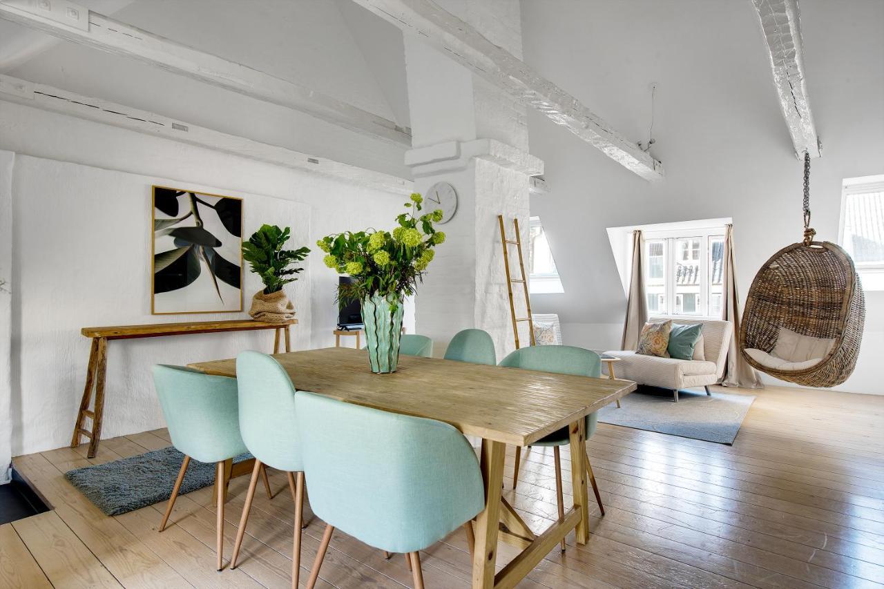 קופנהגן Sanders Main - Endearing Two-Bedroom Duplex Apartment With A Balcony Next To Magical Nyhavn מראה חיצוני תמונה