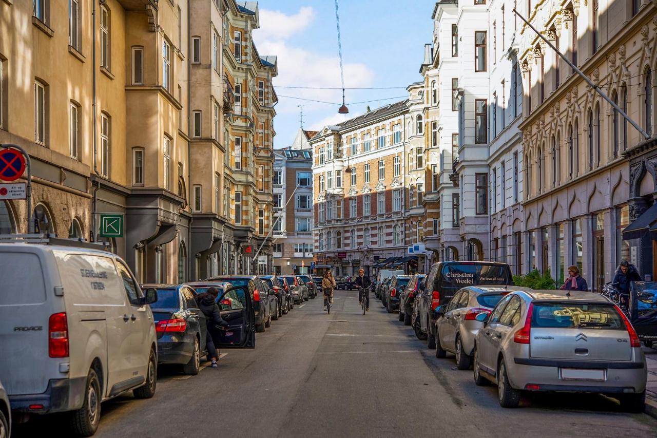 קופנהגן Sanders Main - Endearing Two-Bedroom Duplex Apartment With A Balcony Next To Magical Nyhavn מראה חיצוני תמונה