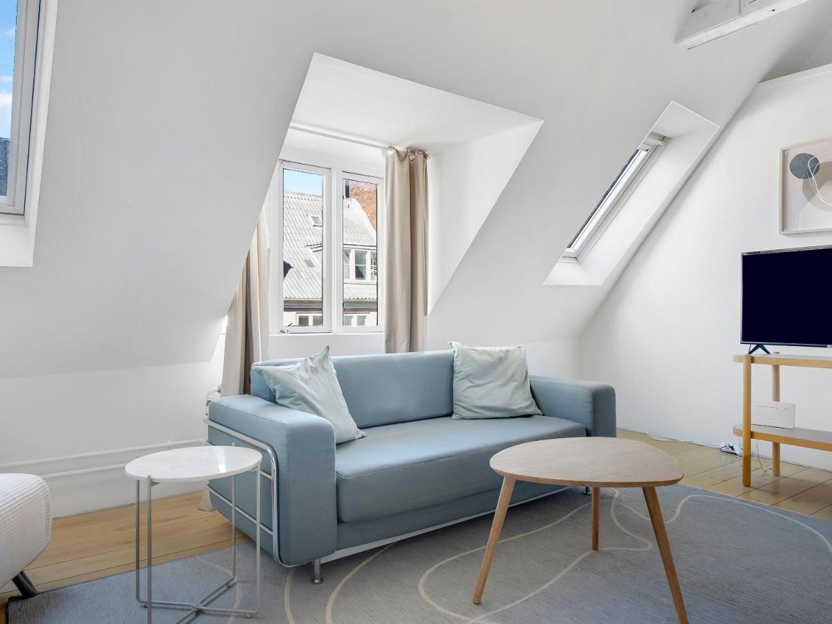 קופנהגן Sanders Main - Endearing Two-Bedroom Duplex Apartment With A Balcony Next To Magical Nyhavn מראה חיצוני תמונה