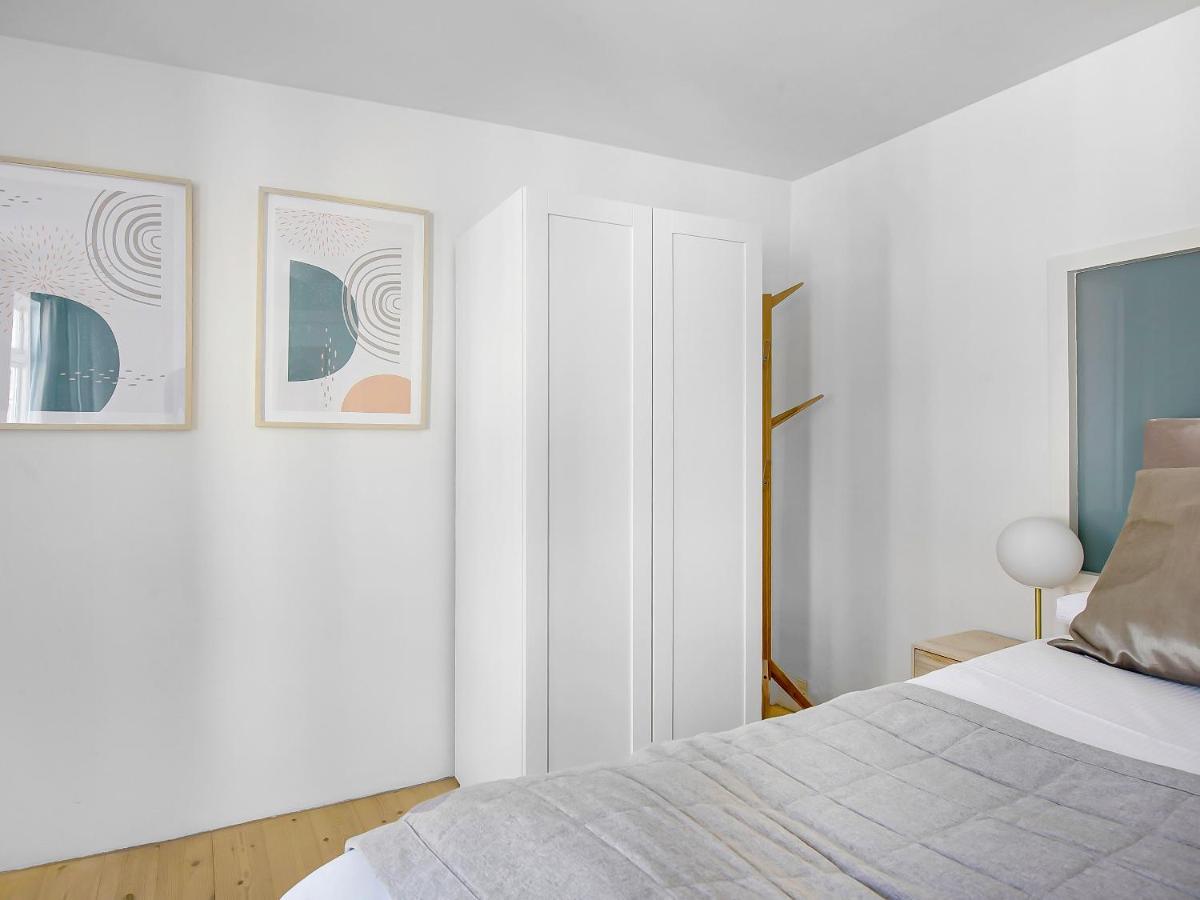 קופנהגן Sanders Main - Endearing Two-Bedroom Duplex Apartment With A Balcony Next To Magical Nyhavn מראה חיצוני תמונה
